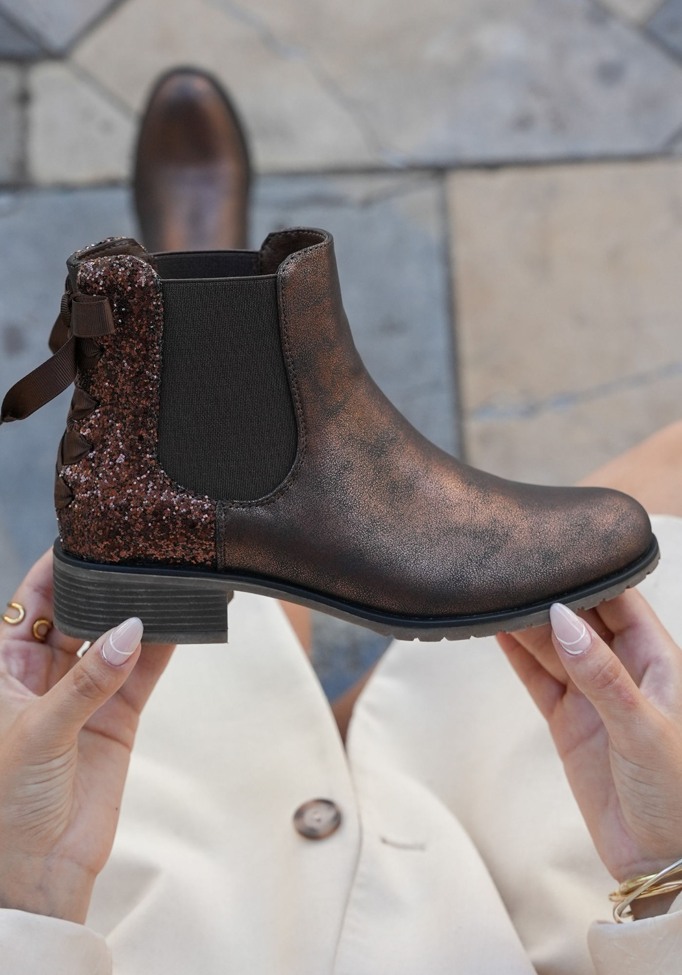 BOTTINES CHELSEA FEMME BRONZE AVEC DÉTAIL PAILLETÉ - Casualmode.fr