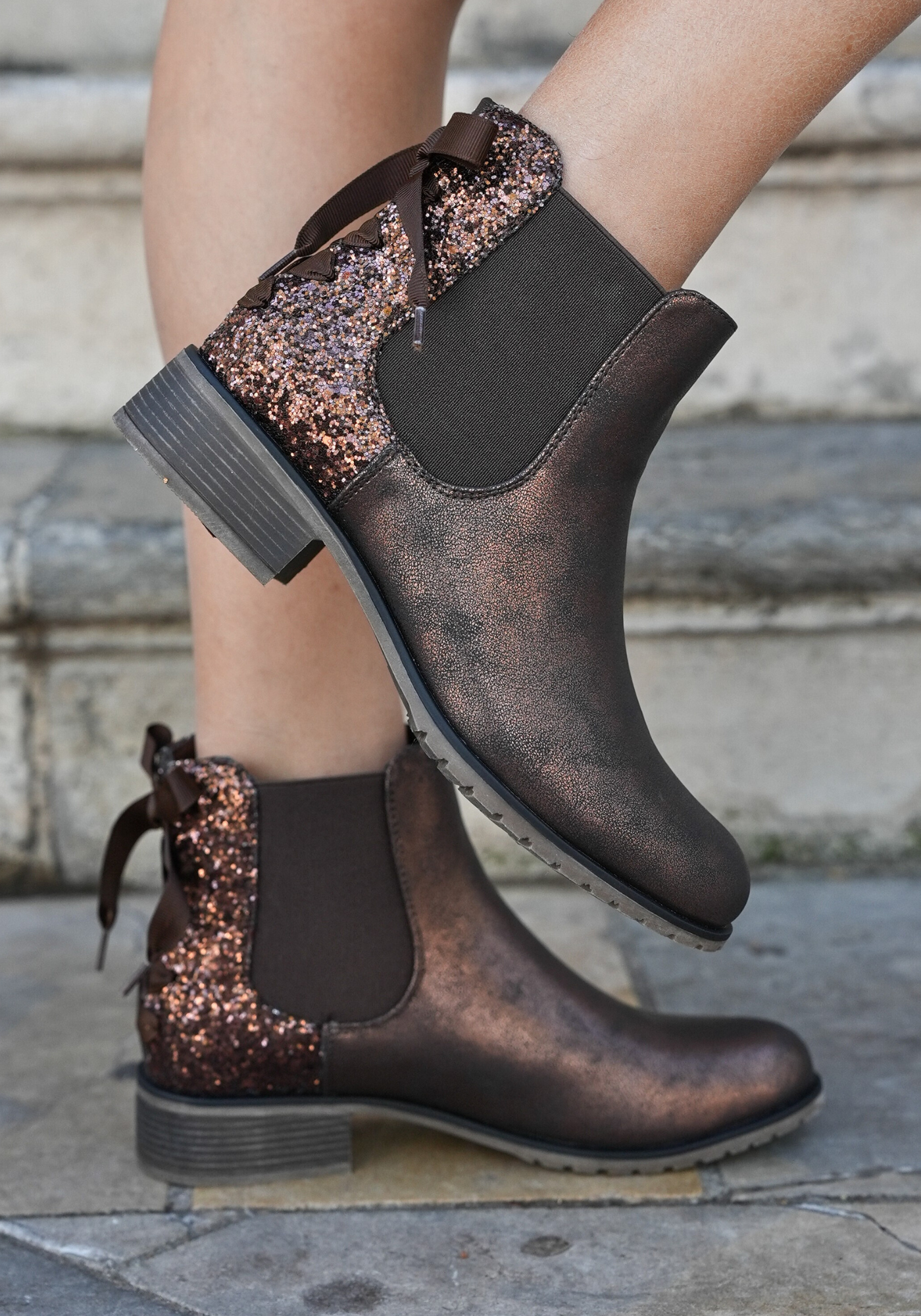 BOTTINES CHELSEA FEMME BRONZE AVEC DÉTAIL PAILLETÉ - Casualmode.fr