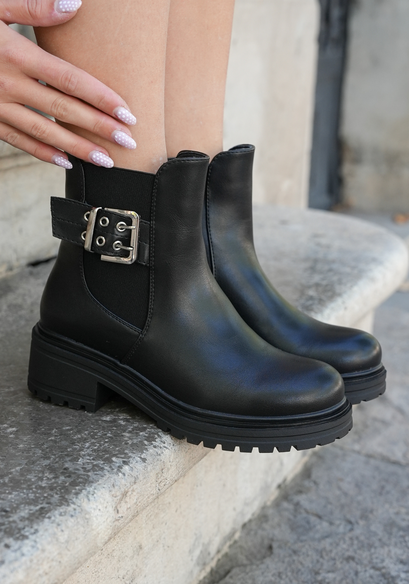 BOTTINES NOIRES FEMME STYLE MOTARD AVEC BOUCLE - Casualmode.fr