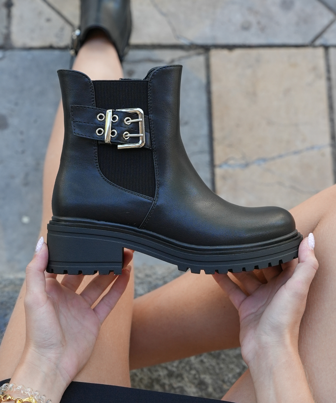 BOTTINES NOIRES FEMME STYLE MOTARD AVEC BOUCLE - Casualmode.fr