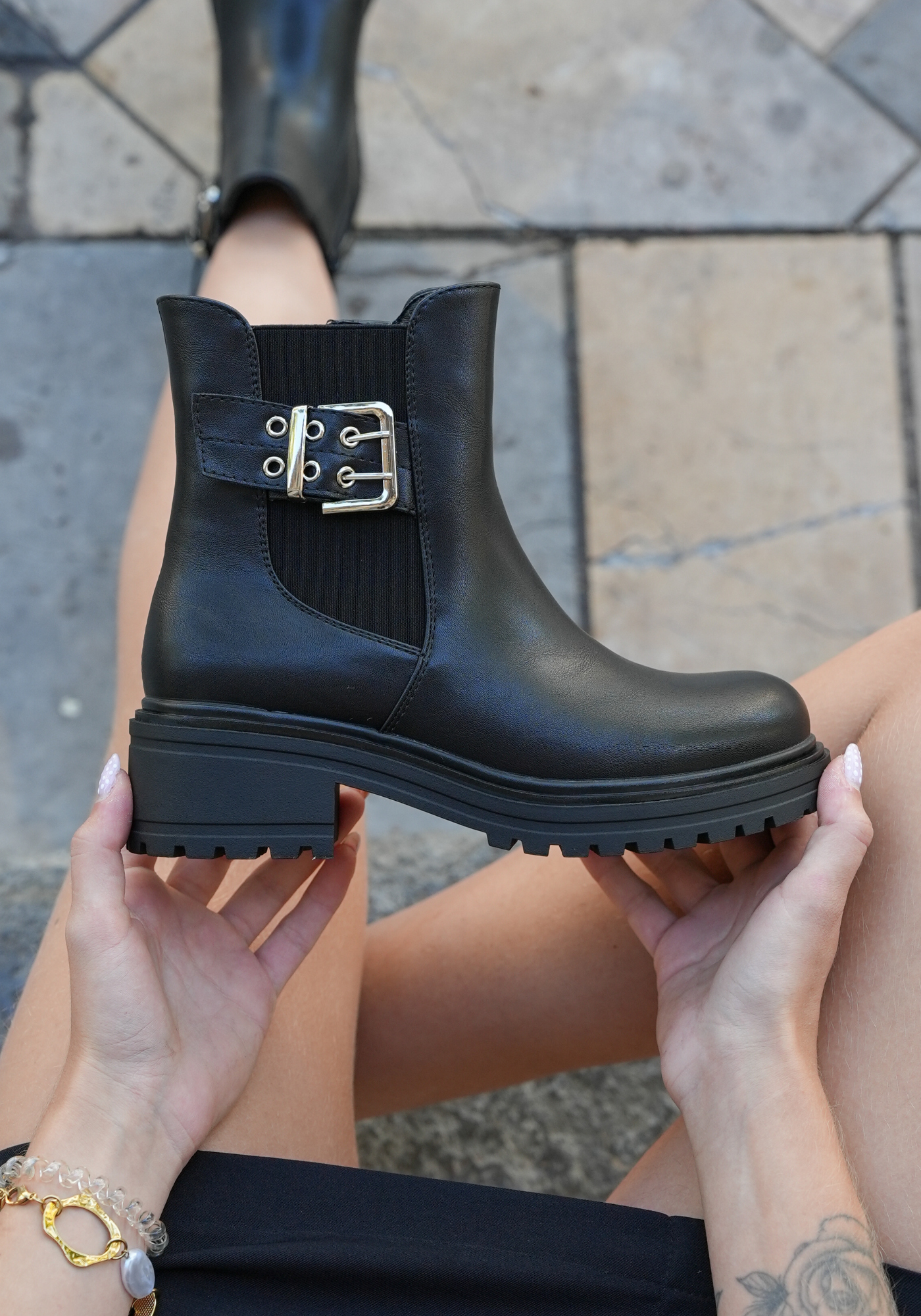 BOTTINES NOIRES FEMME STYLE MOTARD AVEC BOUCLE - Casualmode.fr