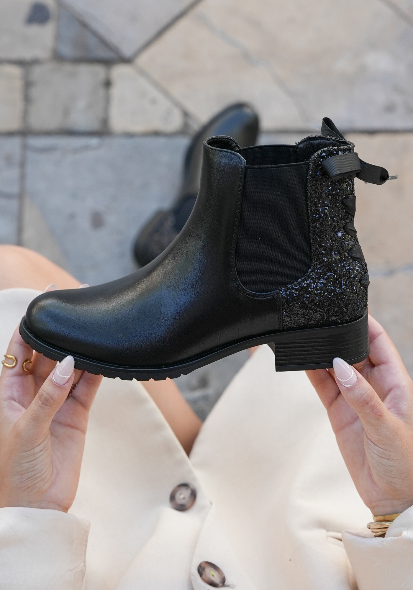 BOTTINES CHELSEA NOIRES FEMME AVEC PAILLETTES ET NŒUD SATIN - Casualmode.fr