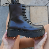 BOTTINES NOIRES FEMME À PLATEFORME ET LACETS STYLE COMBAT - Casualmode.fr