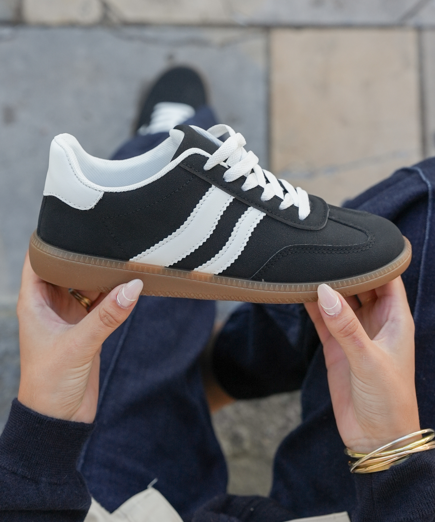 SNEAKERS NOIRES FEMME STYLE RÉTRO AVEC SEMELLE GOMME - Casualmode.fr