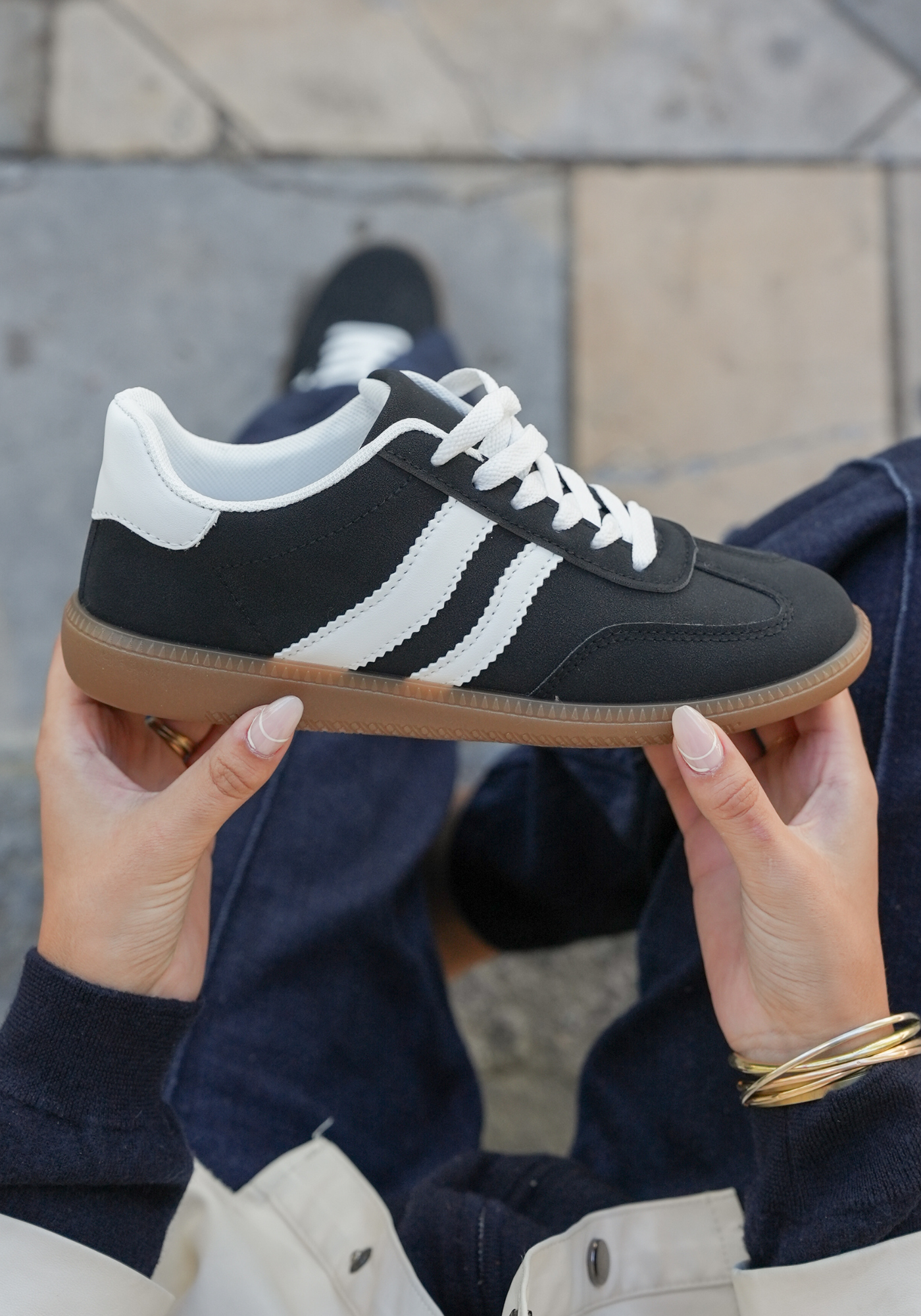 SNEAKERS NOIRES FEMME STYLE RÉTRO AVEC SEMELLE GOMME - Casualmode.fr