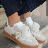 SNEAKERS BLANCHES ET DORÉES FEMME AVEC SEMELLE GOMME - Casualmode.fr
