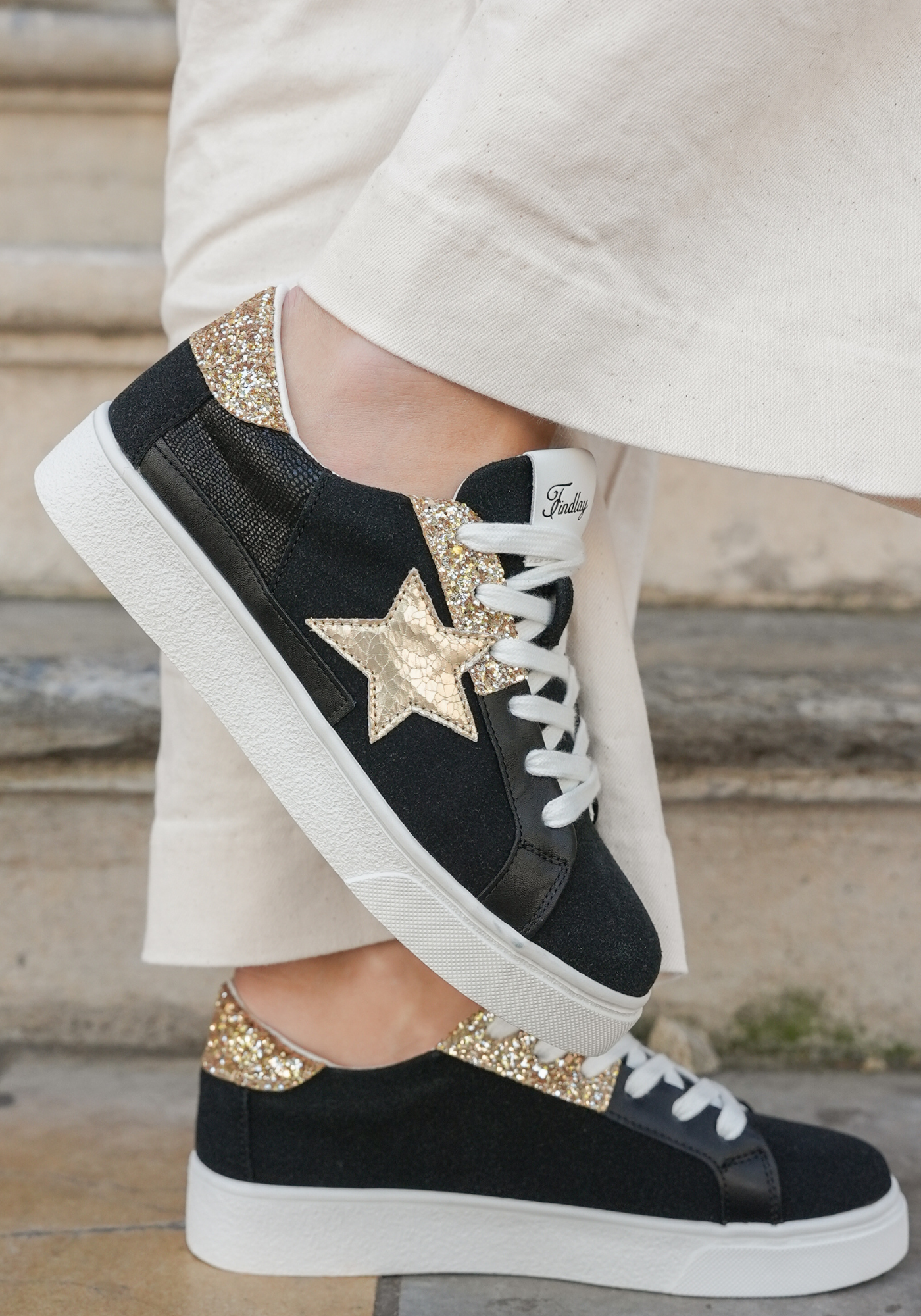 BASKETS FEMME NOIRES ÉTOILE DORÉE ET PAILLETTES - Casualmode.fr