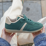 SNEAKERS VERTES À BANDE BEIGE STYLE RETRO - Casualmode.fr