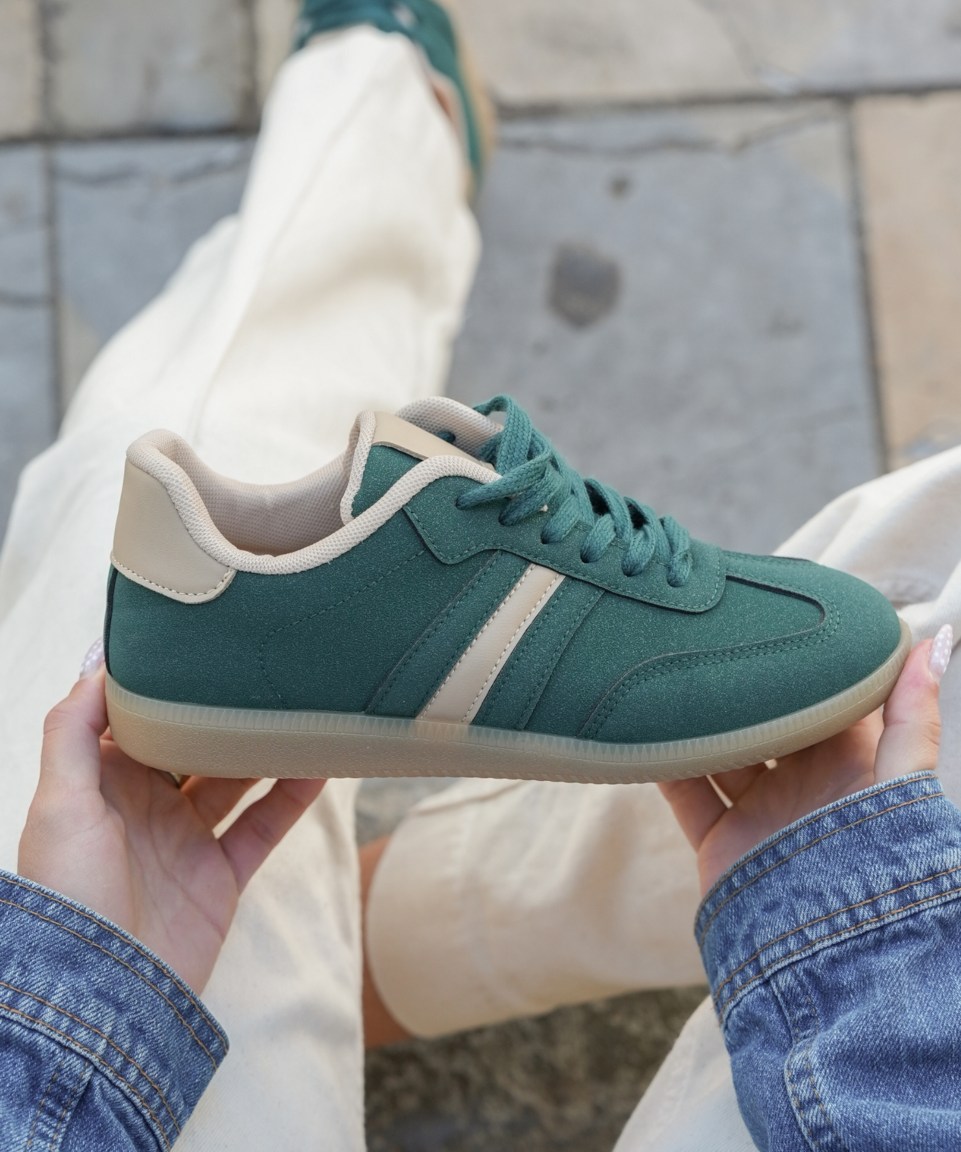 SNEAKERS VERTES À BANDE BEIGE STYLE RETRO - Casualmode.fr