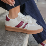 SNEAKERS BLANCHES ET BORDEAUX FEMME AVEC SEMELLE GOMME - Casualmode.fr