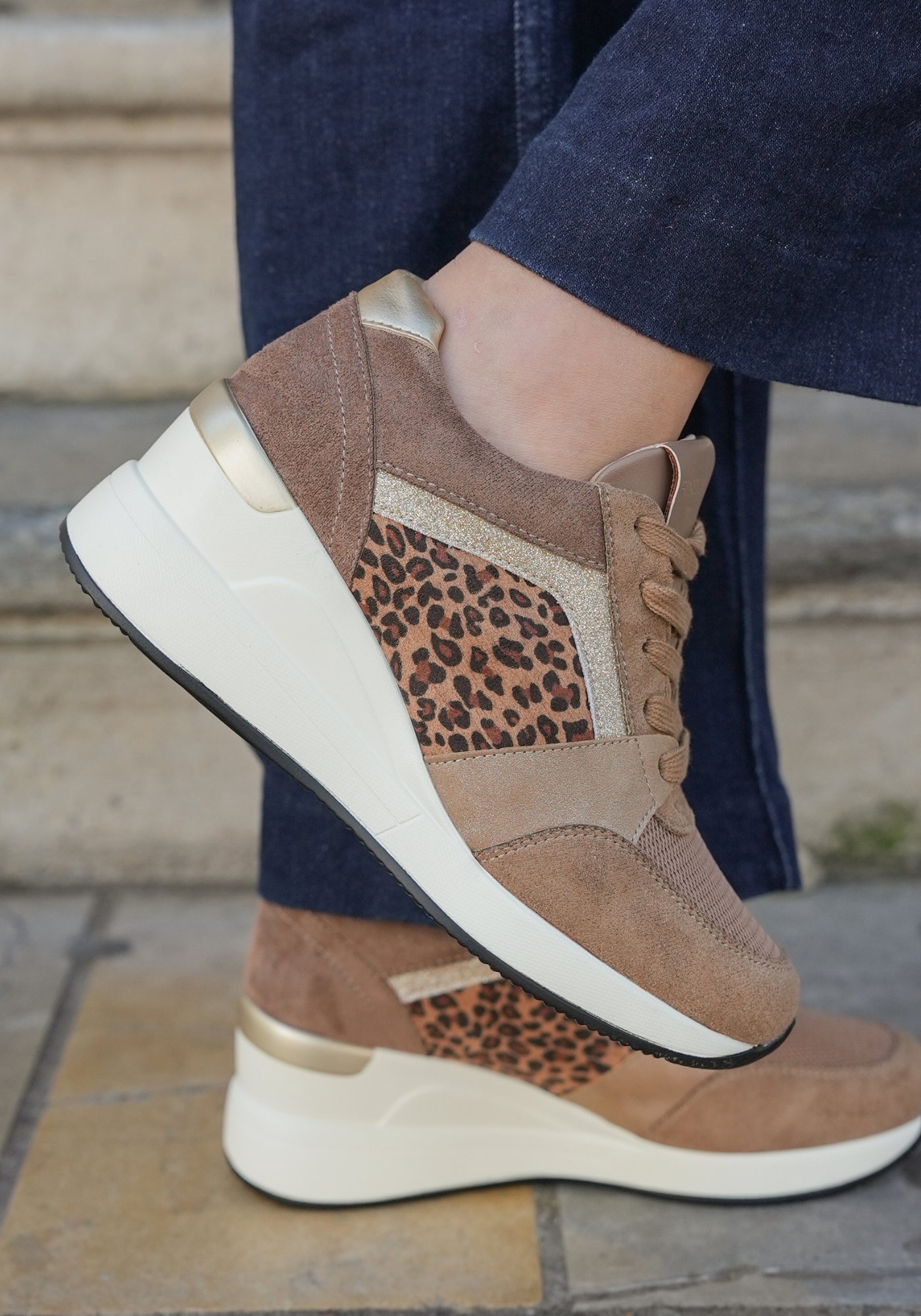 BASKETS COMPENSÉES BEIGE AVEC DÉTAIL LÉOPARD - Casualmode.fr