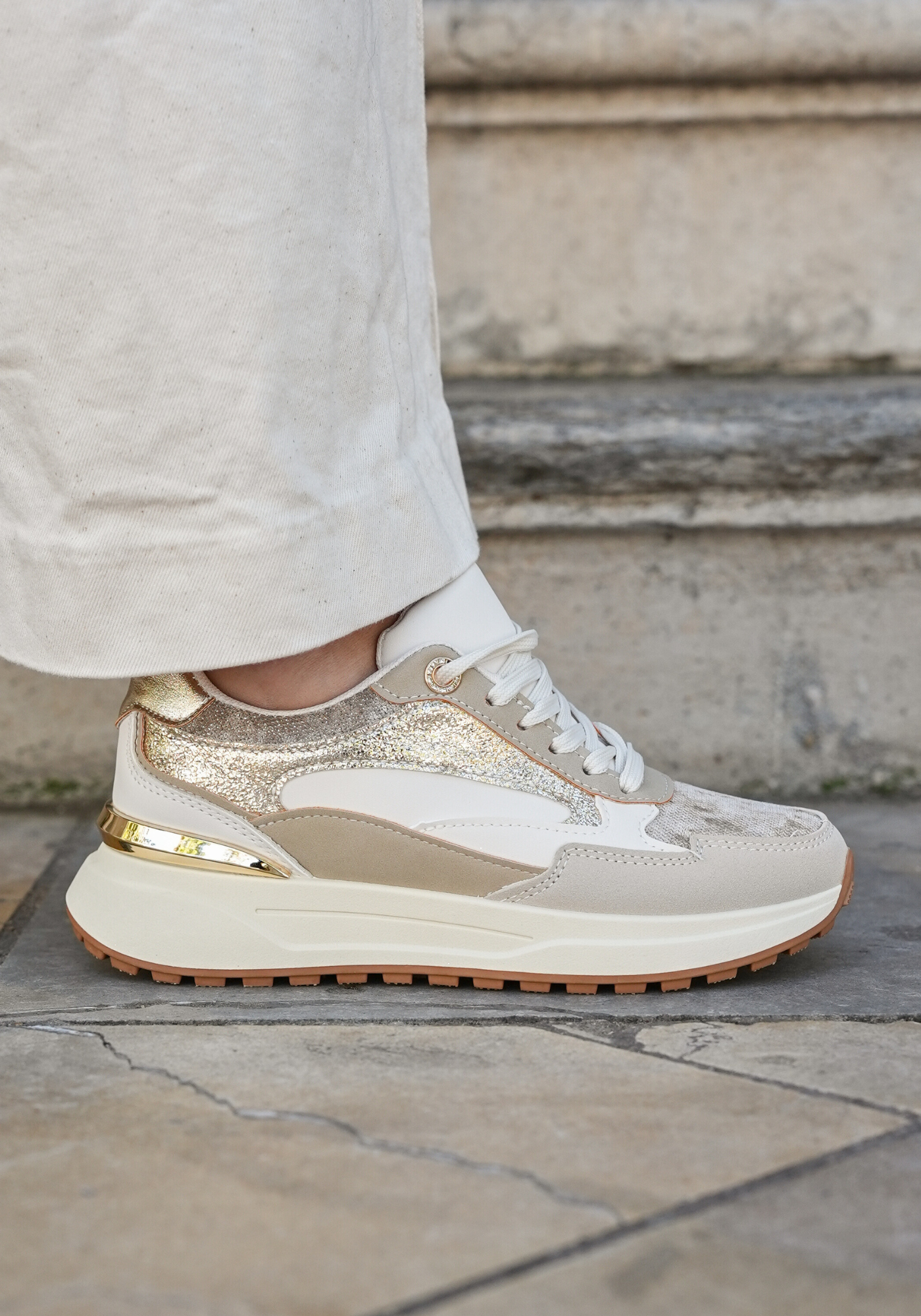 SNEAKERS CHUNKY BEIGE ET DORÉES FEMME STYLE TENDANCE - Casualmode.fr