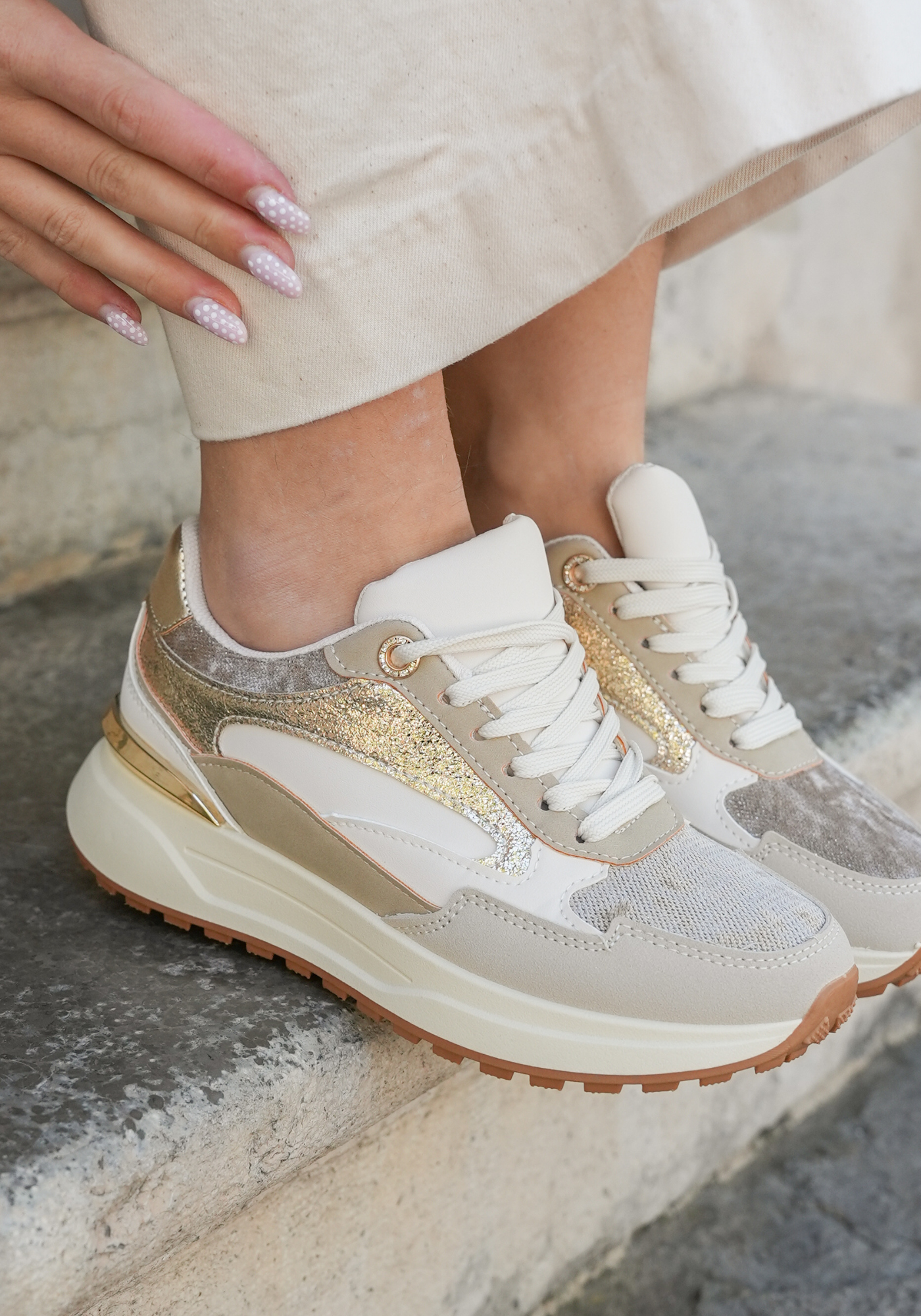 SNEAKERS CHUNKY BEIGE ET DORÉES FEMME STYLE TENDANCE - Casualmode.fr