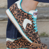 SNEAKERS LEOPARD À LACETS TURQUOISE - Casualmode.fr
