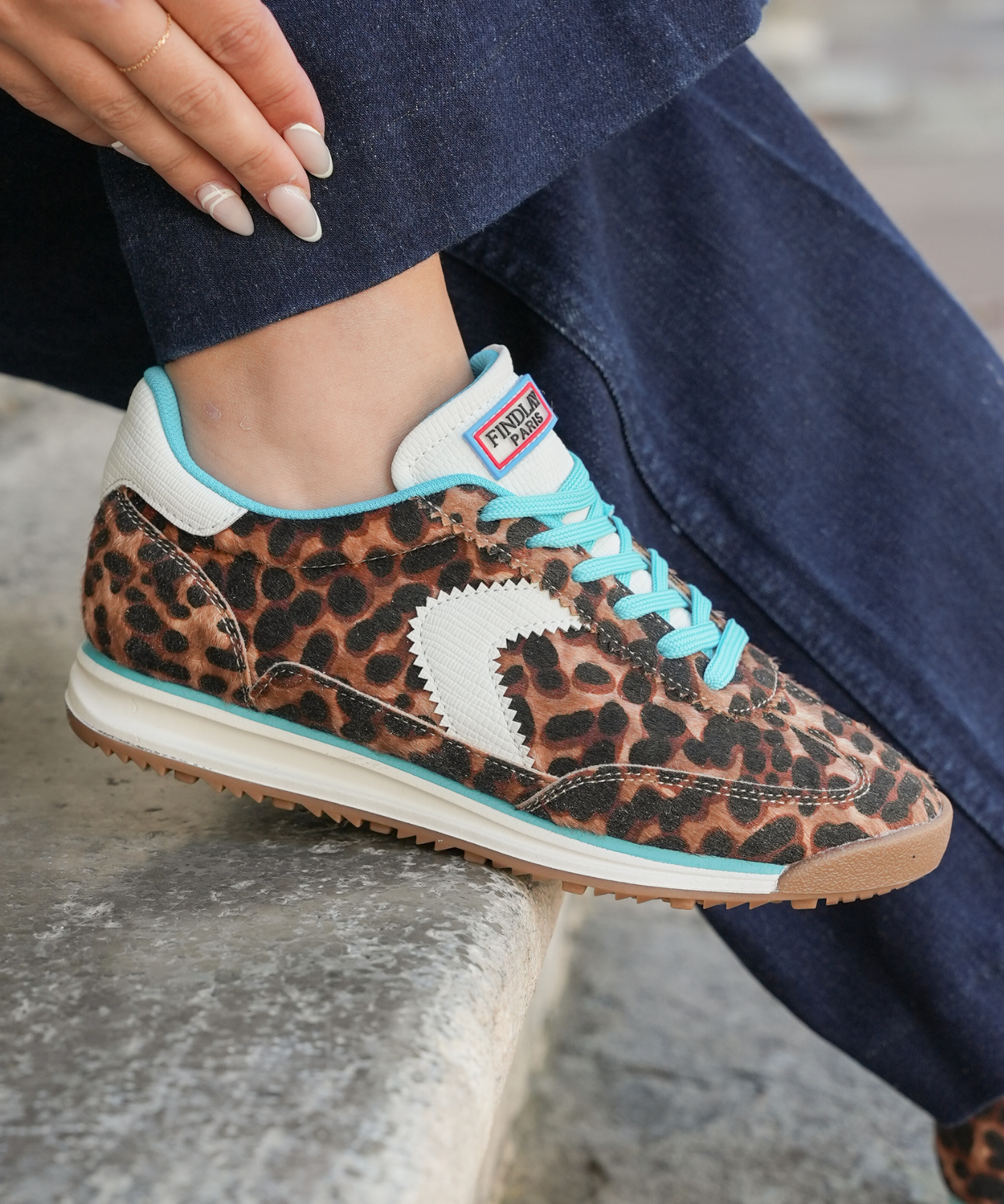SNEAKERS LEOPARD À LACETS TURQUOISE - Casualmode.fr