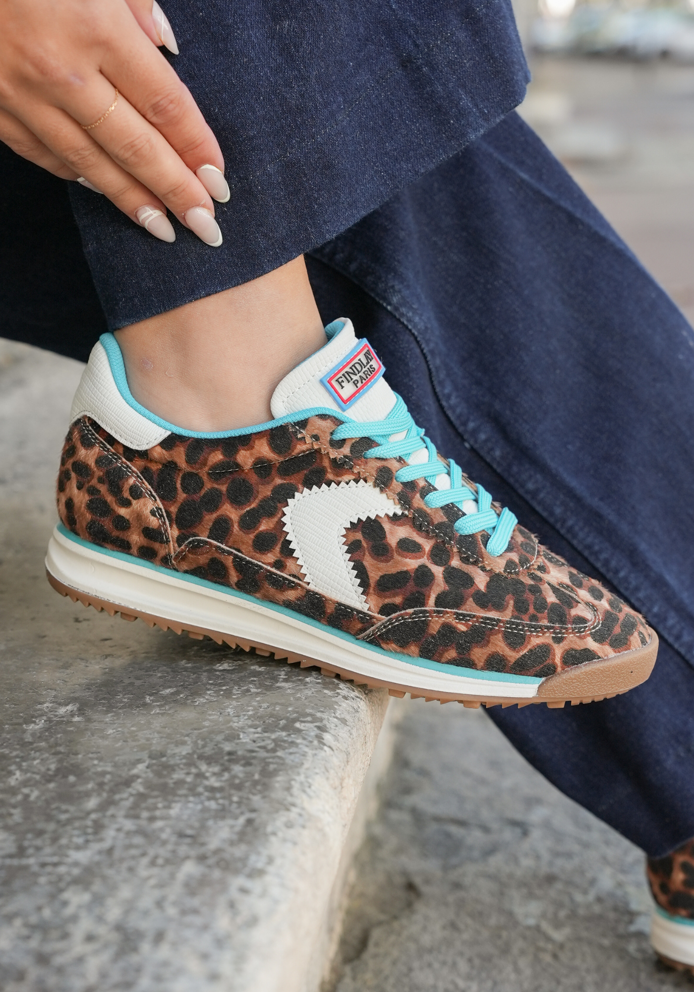 SNEAKERS LEOPARD À LACETS TURQUOISE - Casualmode.fr