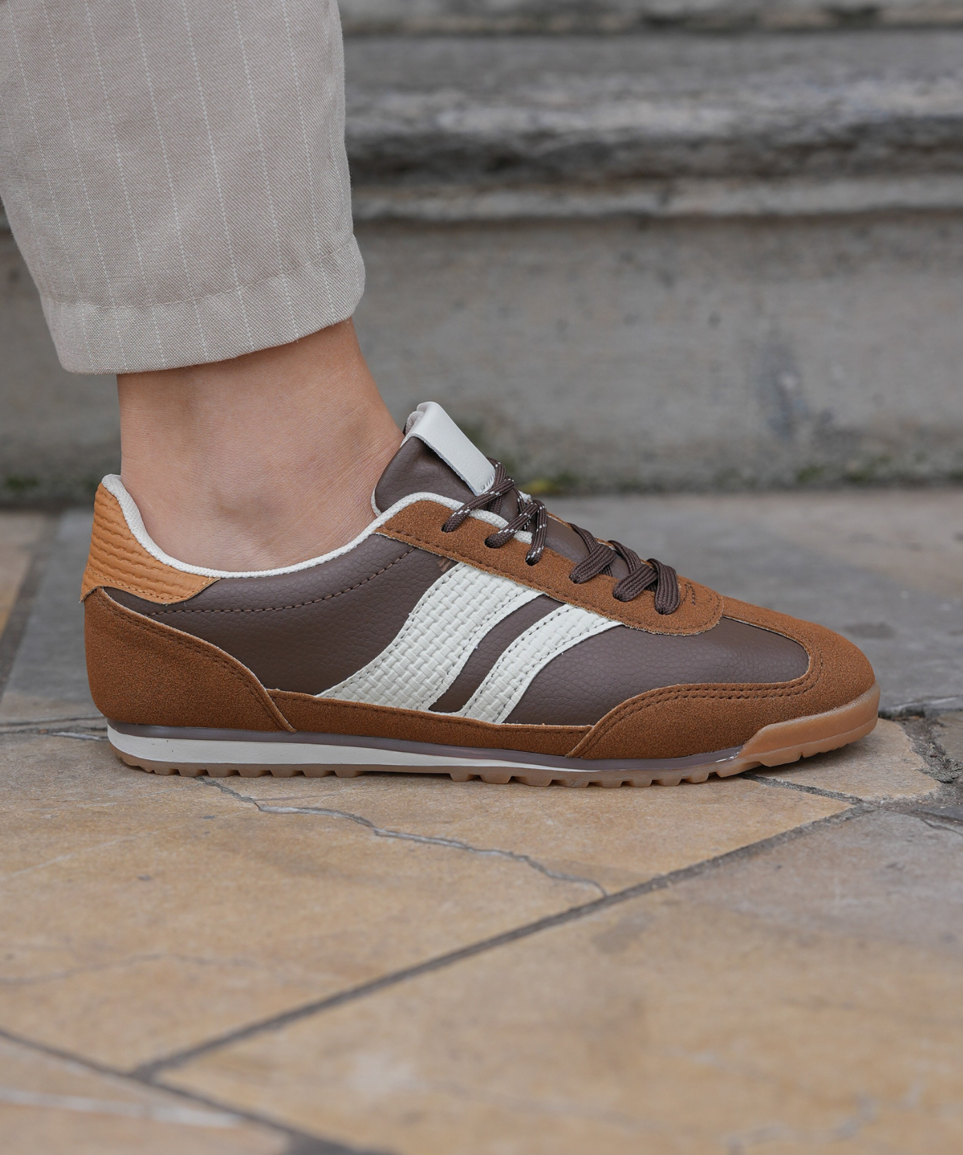 BASKETS FEMME MARRON A LACETS - Casualmode.fr