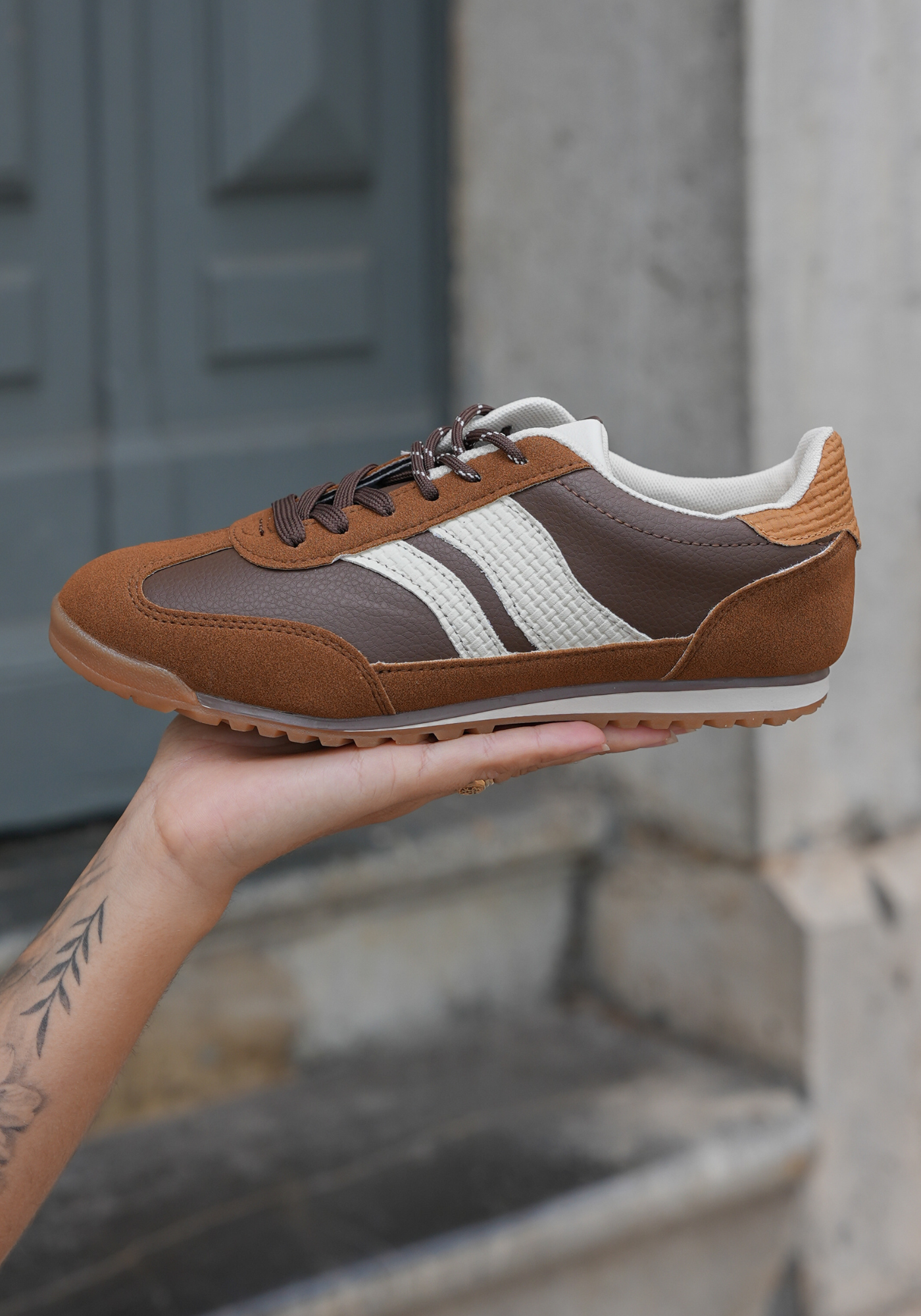 BASKETS FEMME MARRON A LACETS - Casualmode.fr