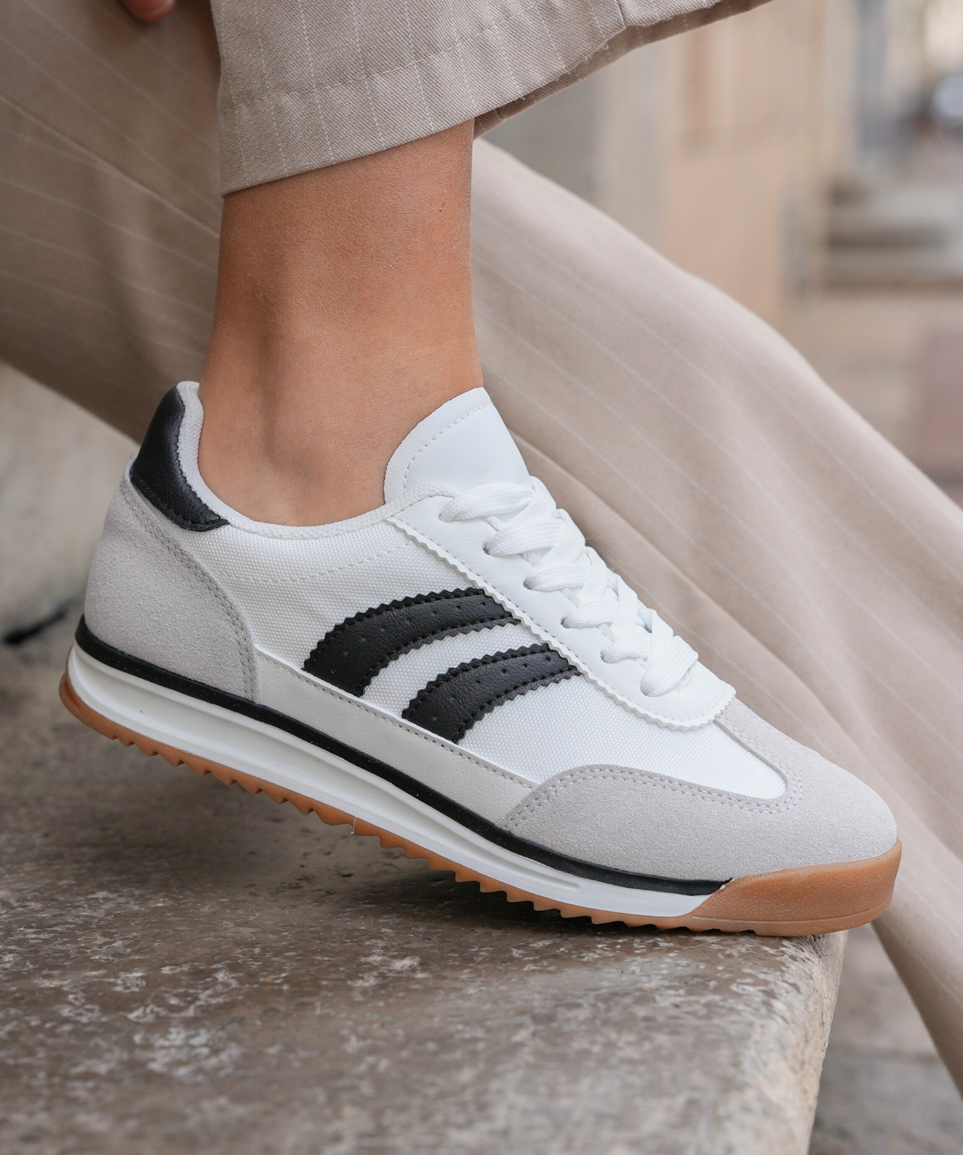 BASKETS FEMME BLANCHES A LACETS - Casualmode.fr