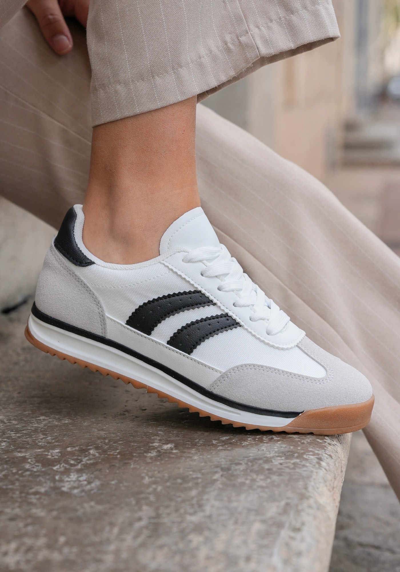 BASKETS FEMME BLANCHES A LACETS - Casualmode.fr