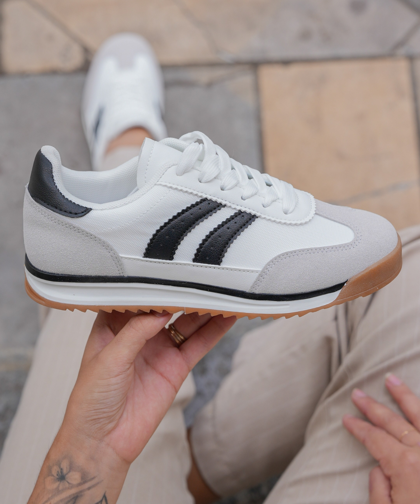 BASKETS FEMME BLANCHES A LACETS - Casualmode.fr