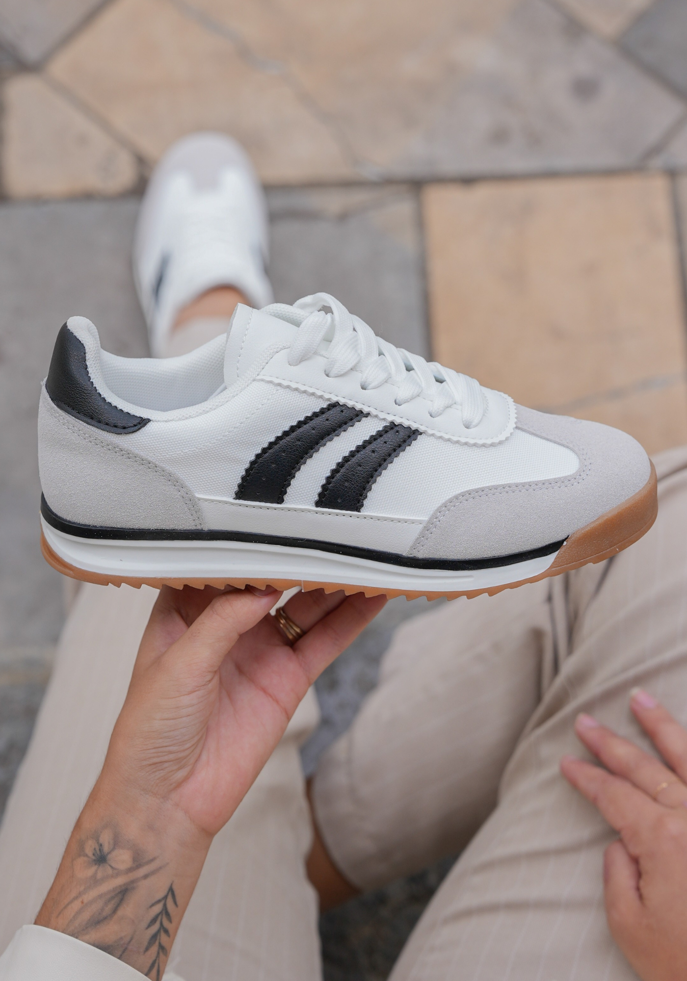 BASKETS FEMME BLANCHES A LACETS - Casualmode.fr