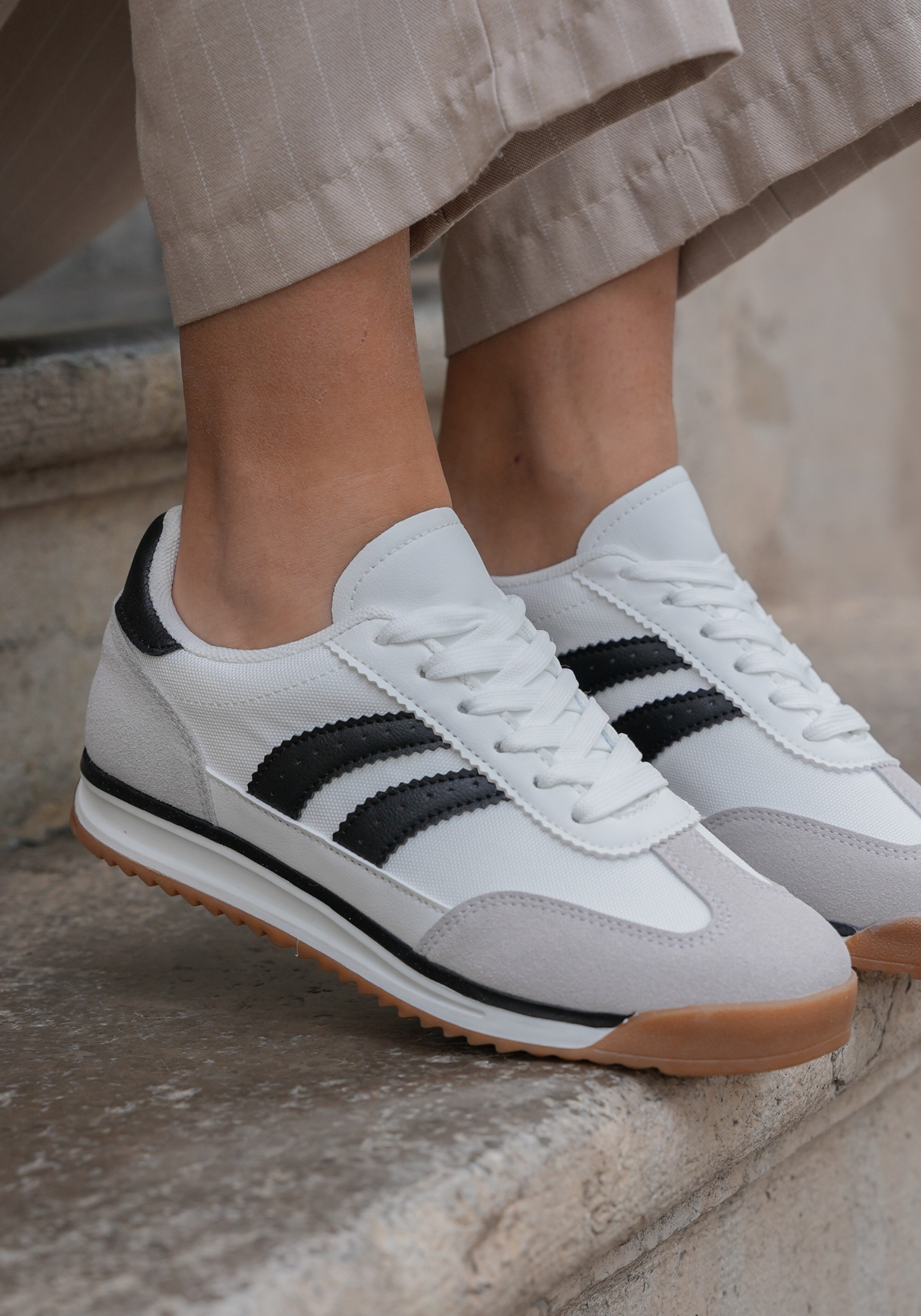 BASKETS FEMME BLANCHES A LACETS - Casualmode.fr