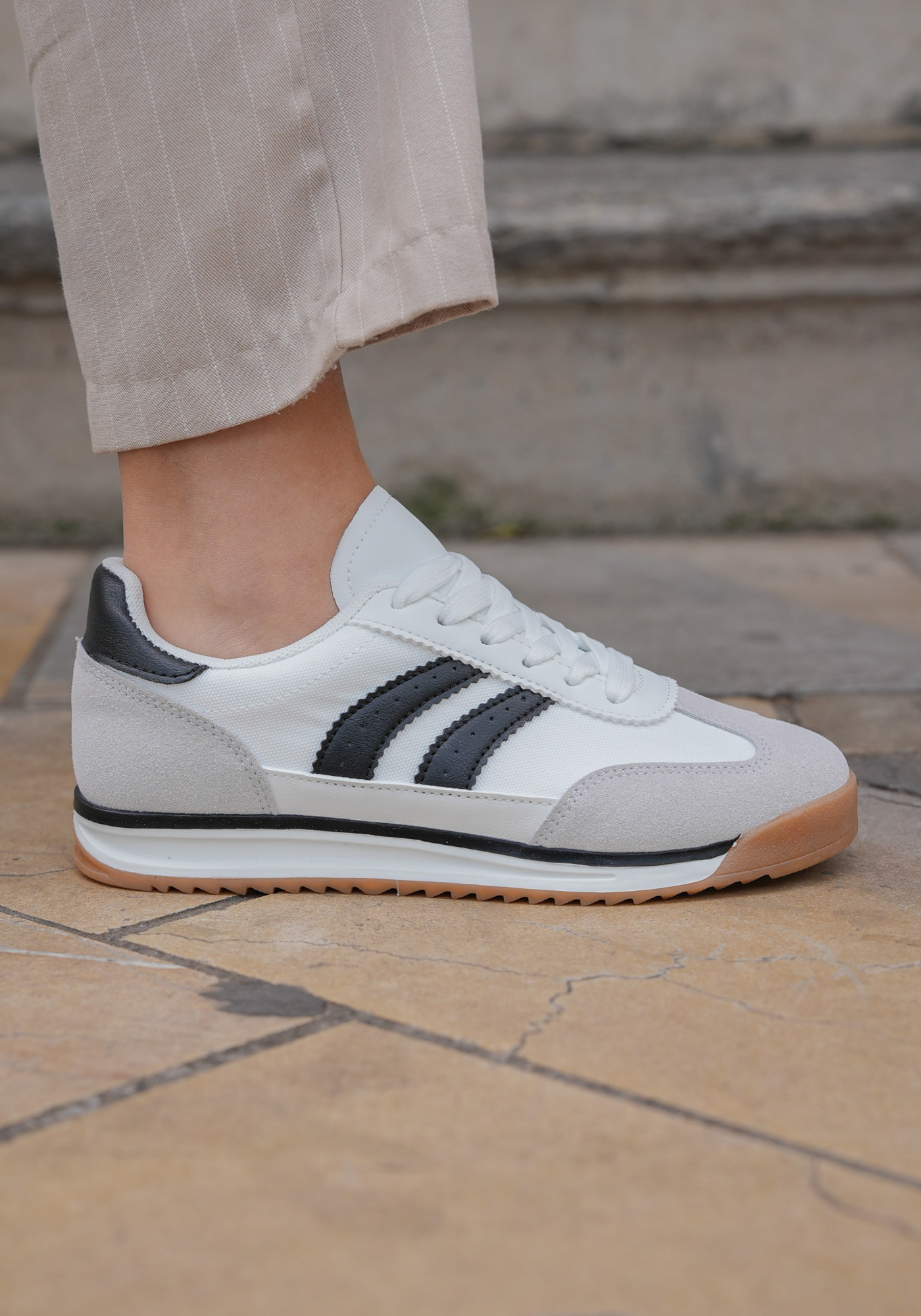 BASKETS FEMME BLANCHES A LACETS - Casualmode.fr