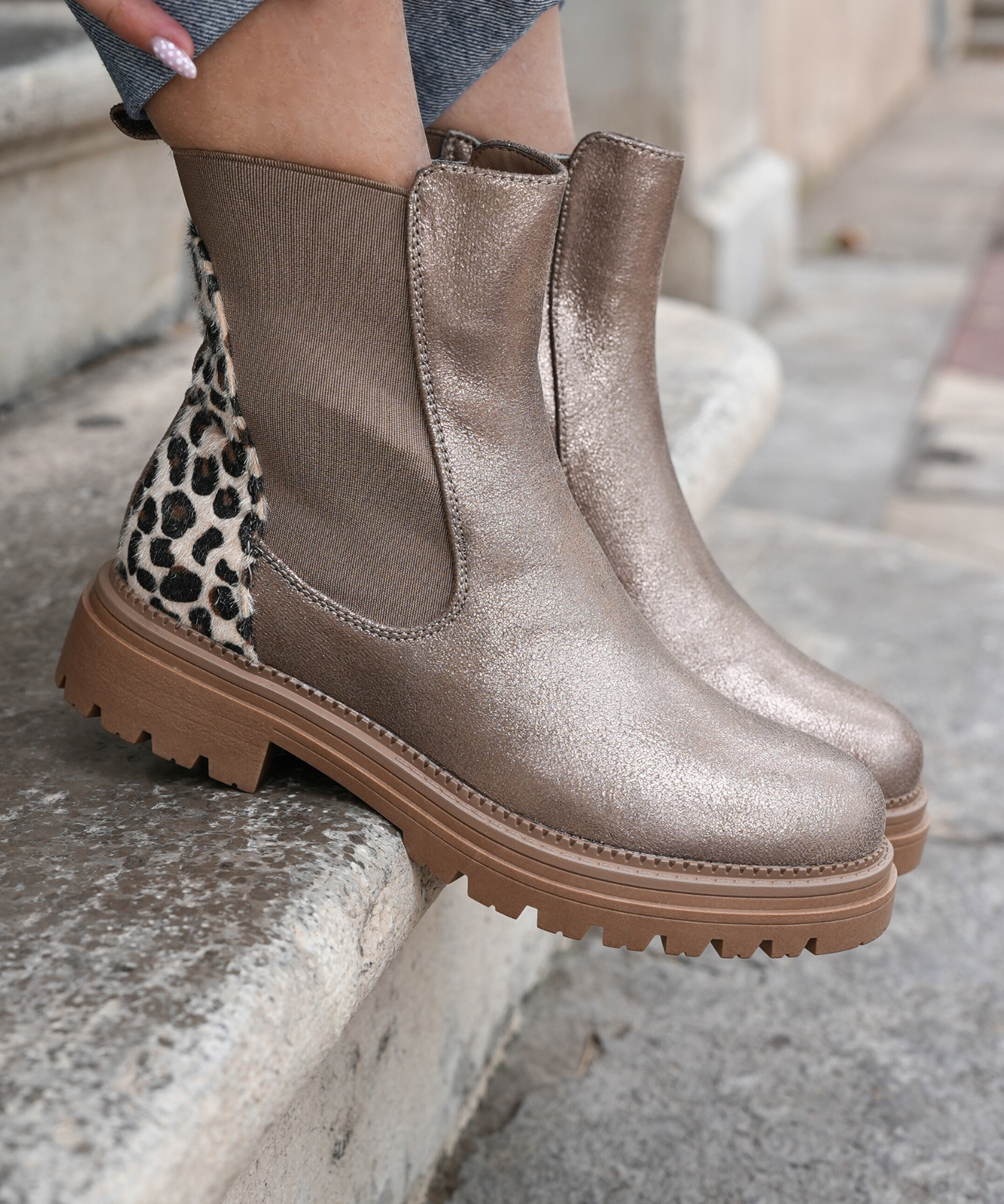 BOTTINES CHELSEA MÉTALLISÉES – DÉTAIL LÉOPARD - Casualmode.fr