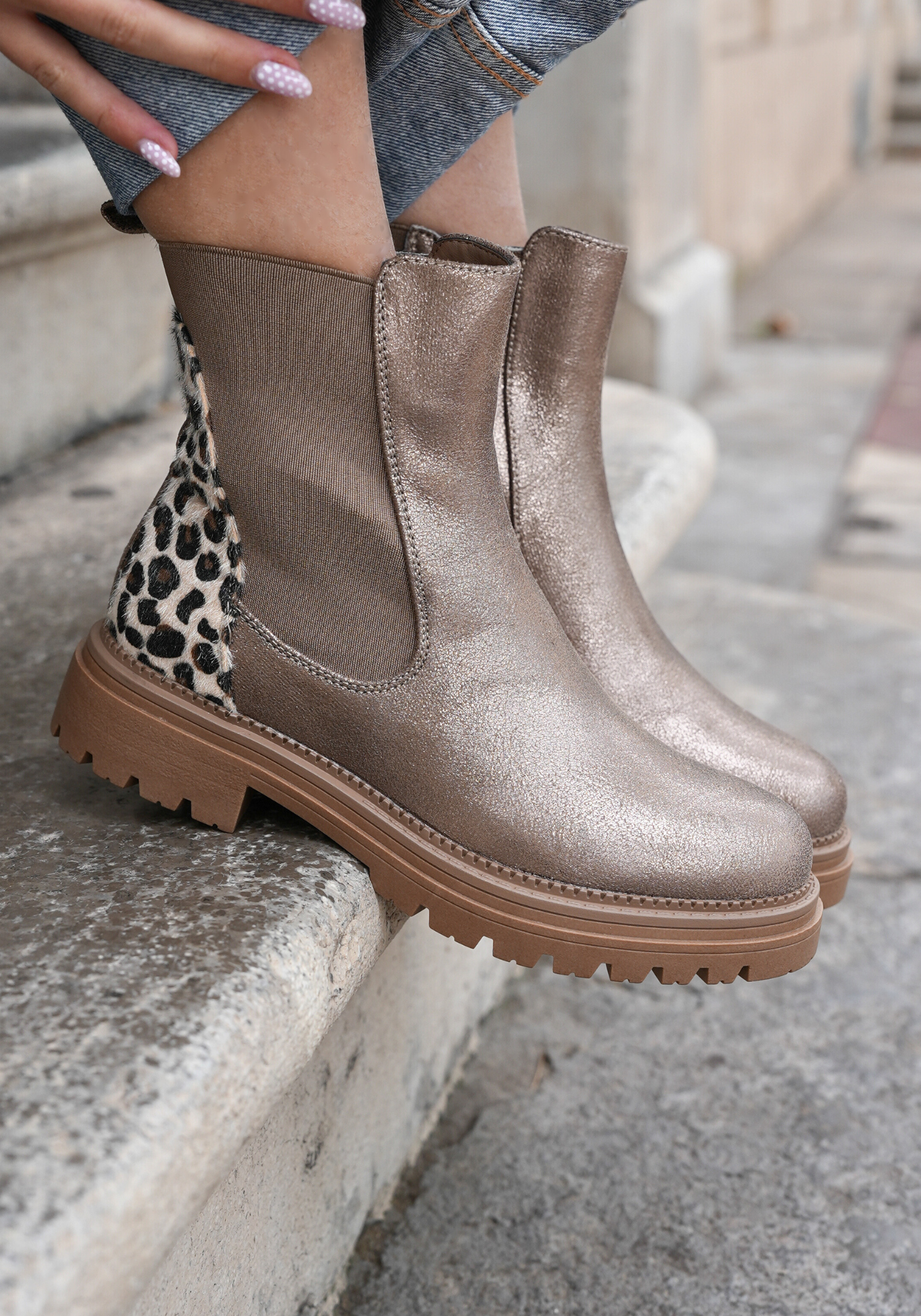 BOTTINES CHELSEA MÉTALLISÉES – DÉTAIL LÉOPARD - Casualmode.fr