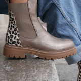 BOTTINES CHELSEA MÉTALLISÉES – DÉTAIL LÉOPARD - Casualmode.fr