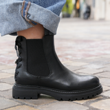 CHELSEA BOOTS NOIRES À SEMELLE CRANTÉE ET NOEUD ARRIÈRE - Casualmode.fr