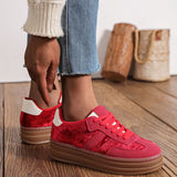 BASKETS ROUGE EN AVEC DÉTAILS BLANCS - Casualmode.fr