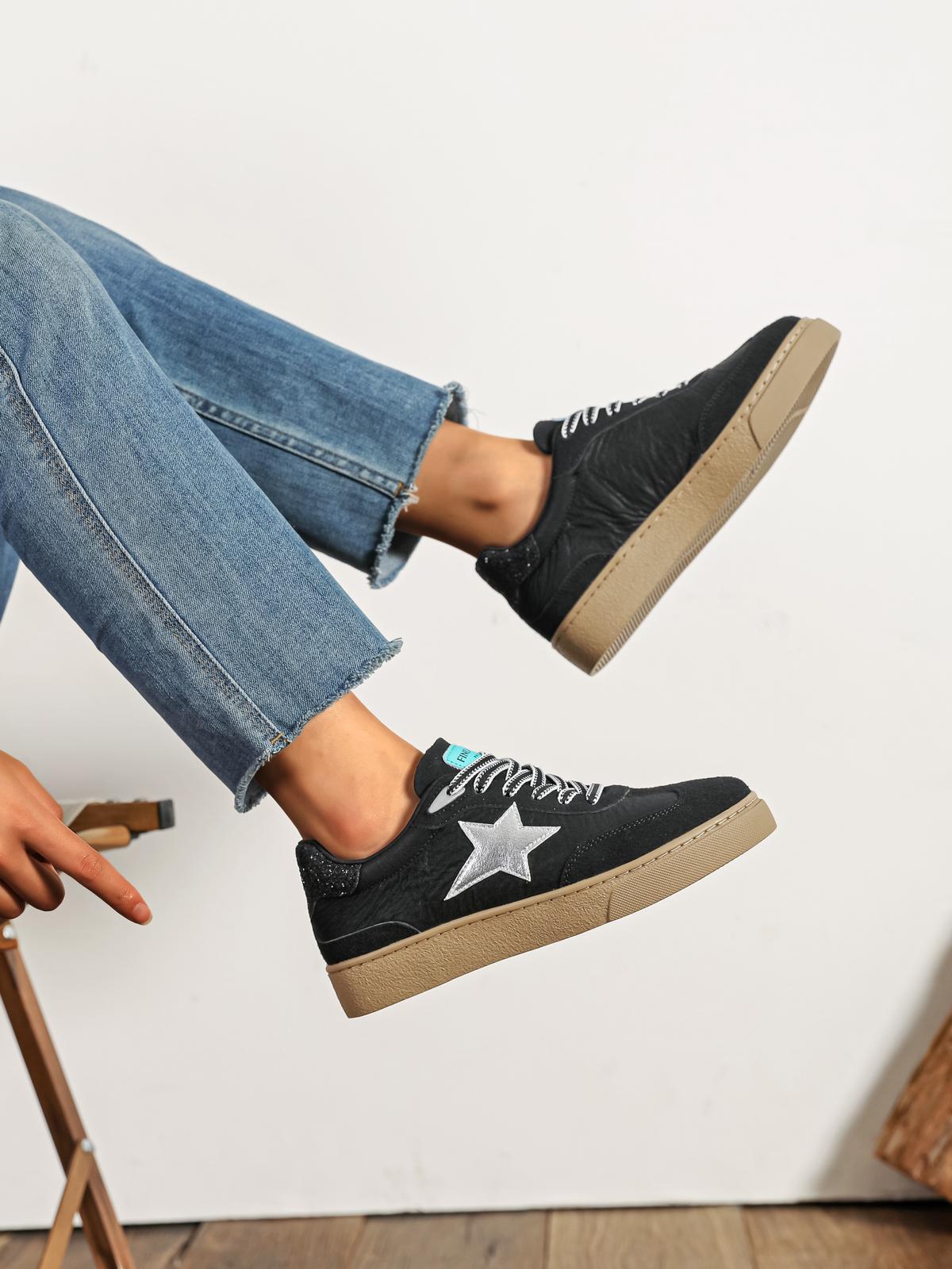 BASKETS NOIRES AVEC ÉTOILE ARGENTÉE - Casualmode.fr