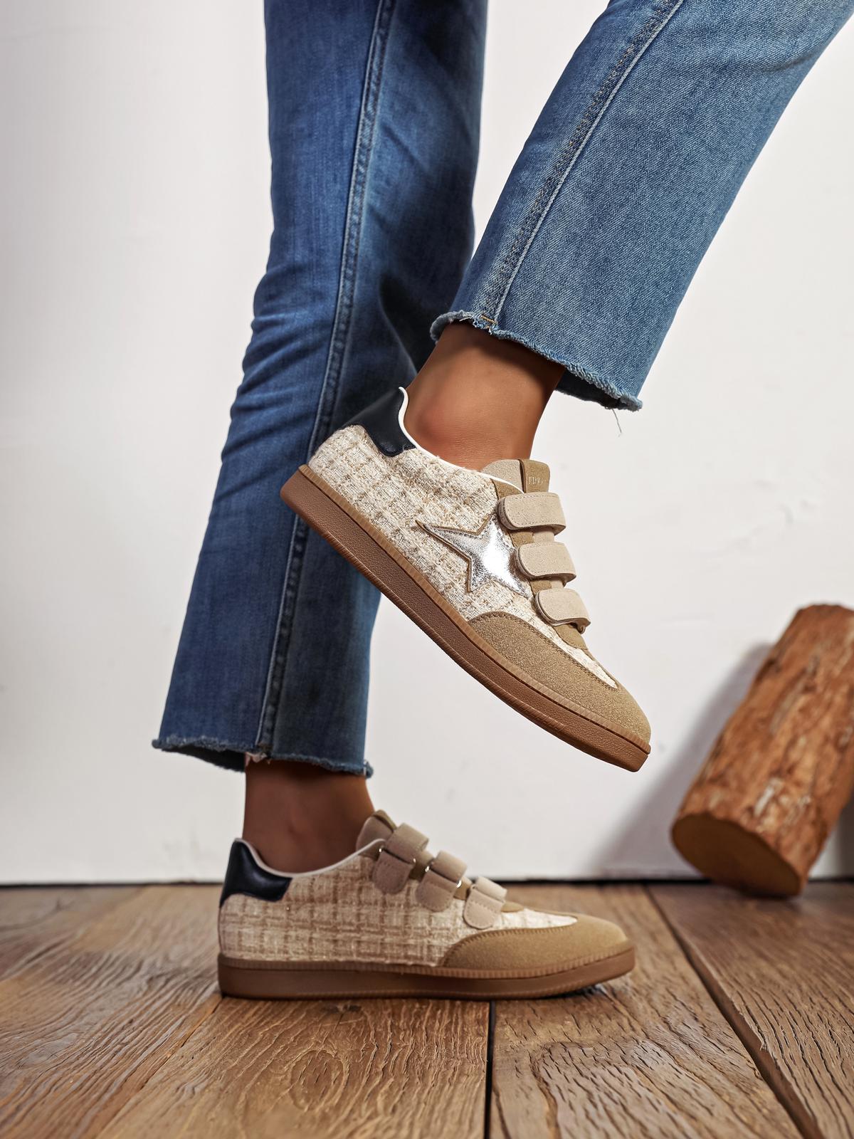 BASKETS BEIGE AVEC ÉTOILE ARGENTÉE ET SCRATCHS - Casualmode.fr