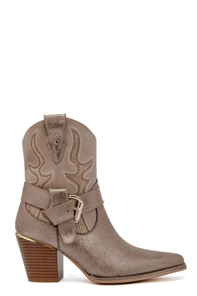 BOTTINES COWBOY COURTES DORÉES – STYLE WESTERN CHIC - Casualmode.fr