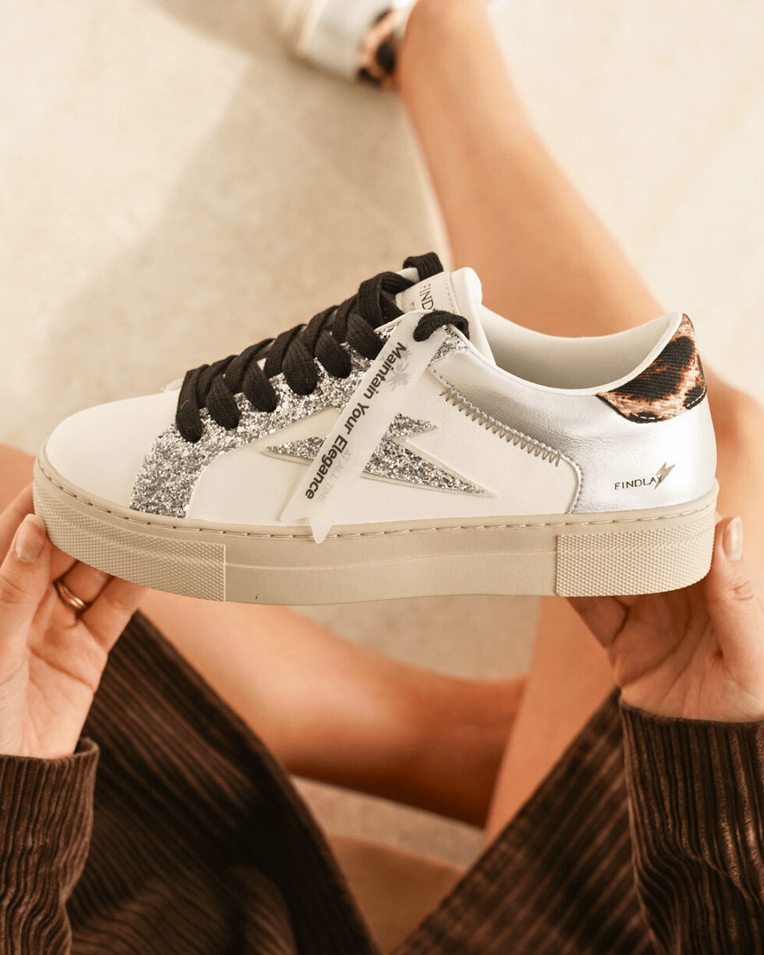 BASKETS FEMME BLANCHES A DÉTAILS ARGENTÉS CONTREFORT LÉOPARD - Casualmode.fr