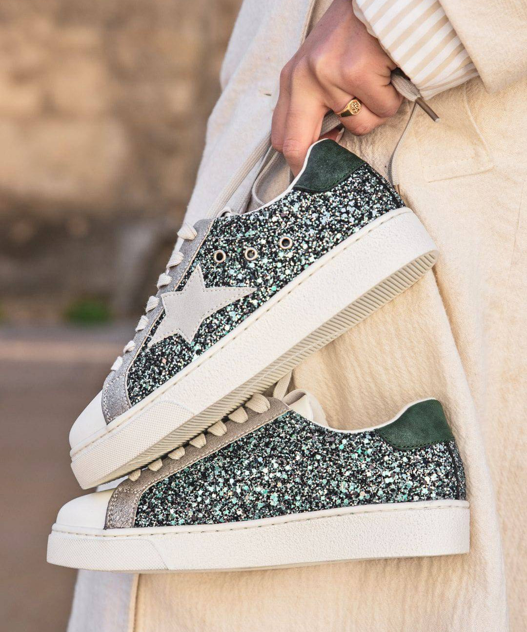 BASKETS PAILLETÉES VERT ET ARGENT AVEC ÉTOILE GRISE - Casualmode.fr