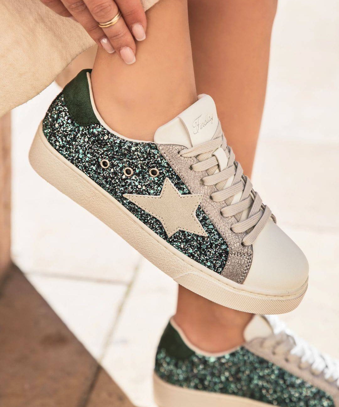 BASKETS PAILLETÉES VERT ET ARGENT AVEC ÉTOILE GRISE - Casualmode.fr