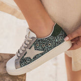 BASKETS PAILLETÉES VERT ET ARGENT AVEC ÉTOILE GRISE - Casualmode.fr