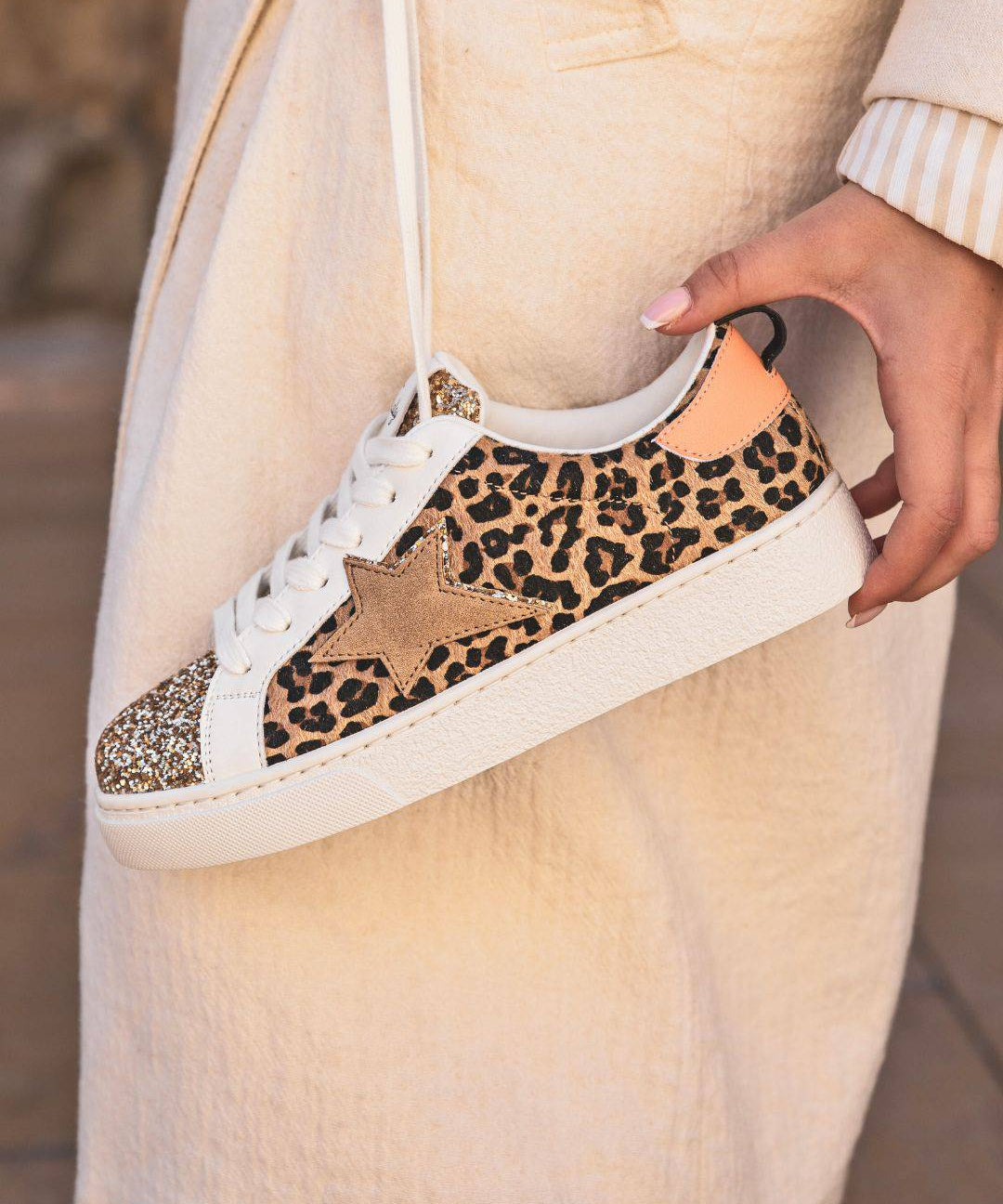 BASKETS LÉOPARD FEMME A PAILLETTES DORÉES - Casualmode.fr