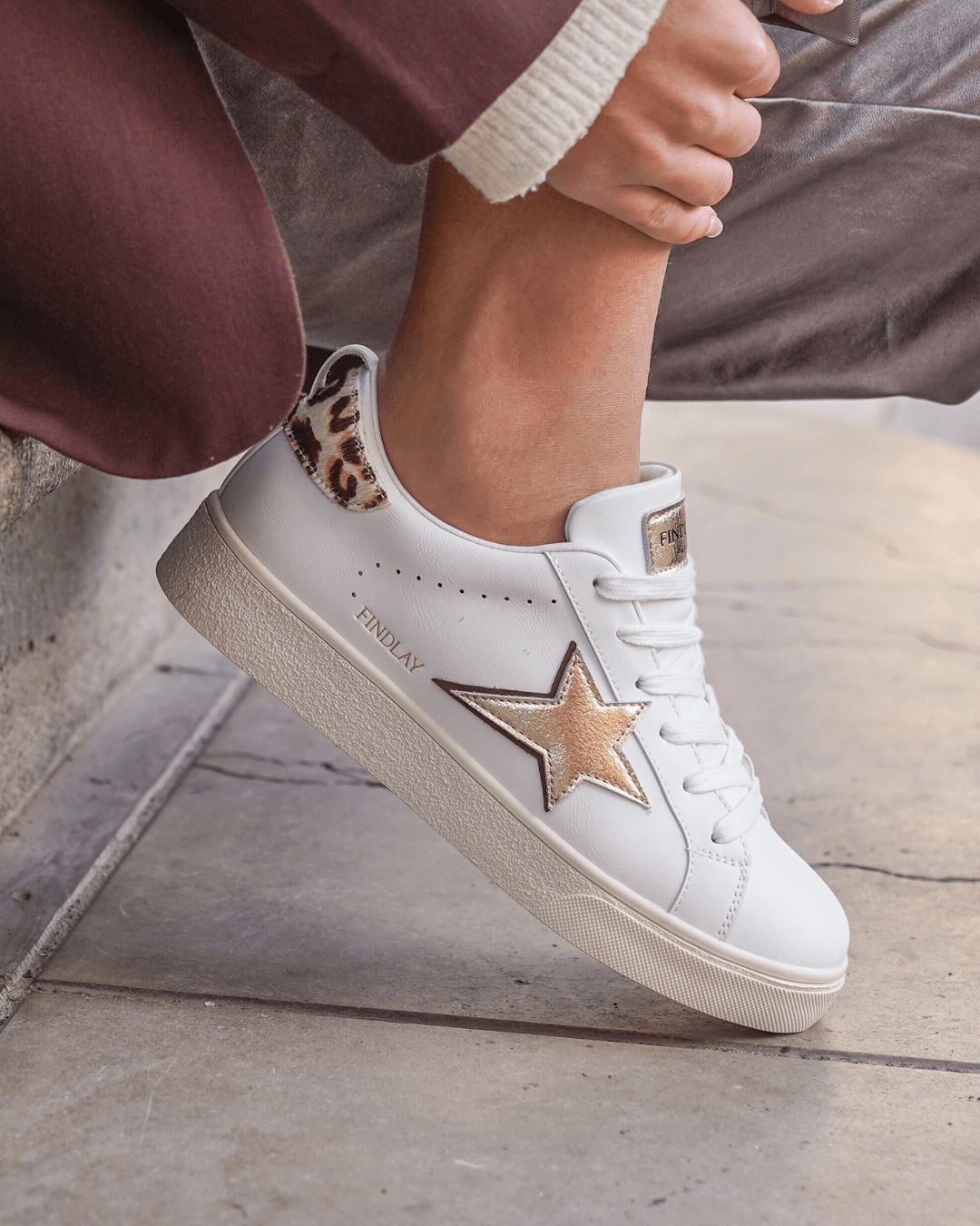 BASKETS FEMME BLANCHES A ÉTOILE DORÉE DÉTAILS LÉOPARD - Casualmode.fr
