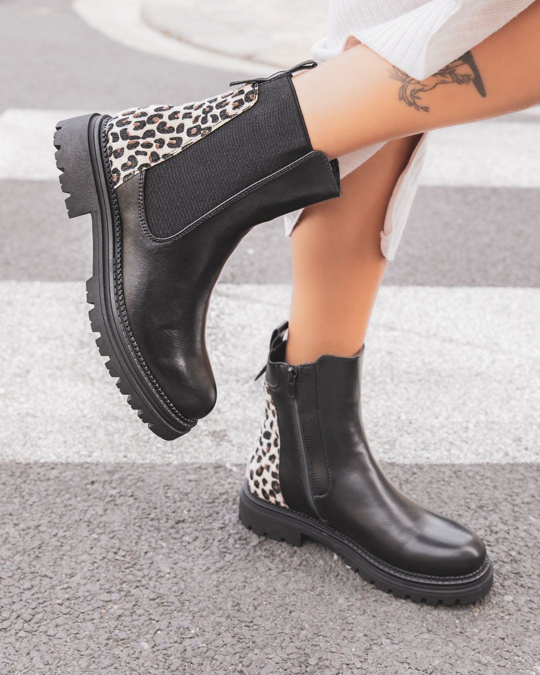BOTTINES CHELSEA NOIRES – DÉTAIL LÉOPARD SAUVAGE - Casualmode.fr
