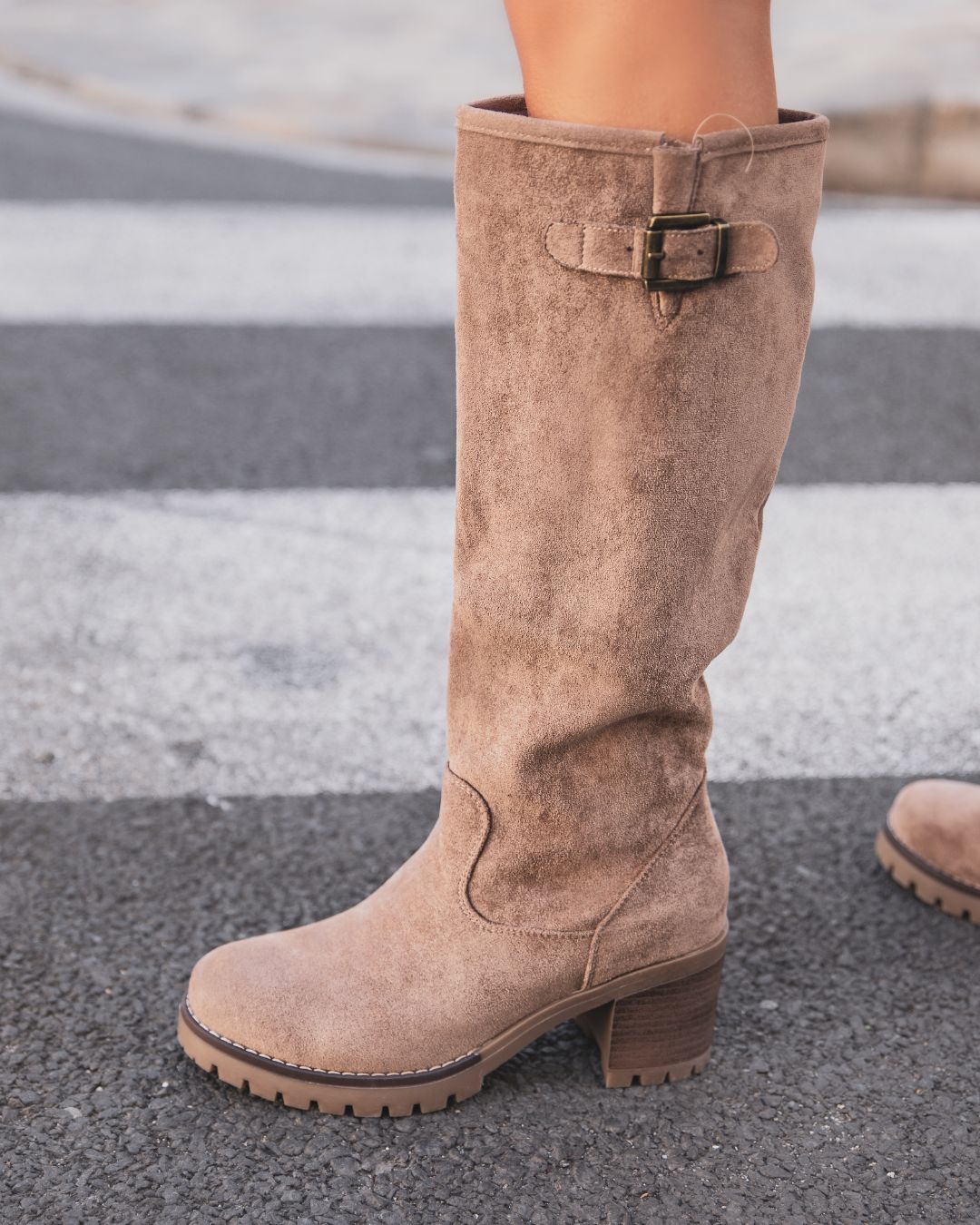 BOTTES HAUTES ÉLÉGANTES À TALON TAUPE - Casualmode.fr