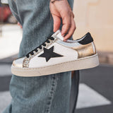 BASKETS BLANCHES FEMME À DÉTAILS DORÉS ET ÉTOILE NOIRE - Casualmode.fr