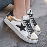 BASKETS BLANCHES FEMME À DÉTAILS DORÉS ET ÉTOILE NOIRE - Casualmode.fr