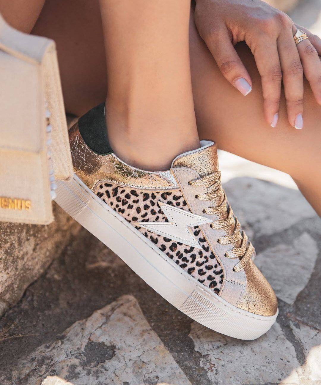 BASKETS FEMME DORÉES ET LÉOPARD - Casualmode.fr
