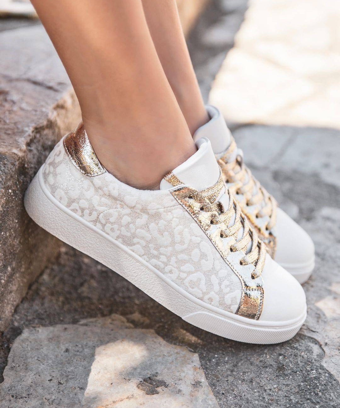 BASKETS FEMME BLANCHES À DÉTAILS DORÉS IMPRIMÉ LÉOPARD - Casualmode.fr