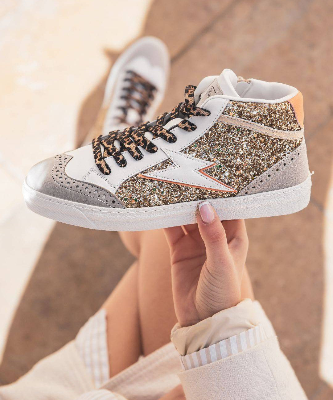 BASKETS MONTANTES FEMME PAILLETÉES OR LACETS LÉOPARD - Casualmode.fr