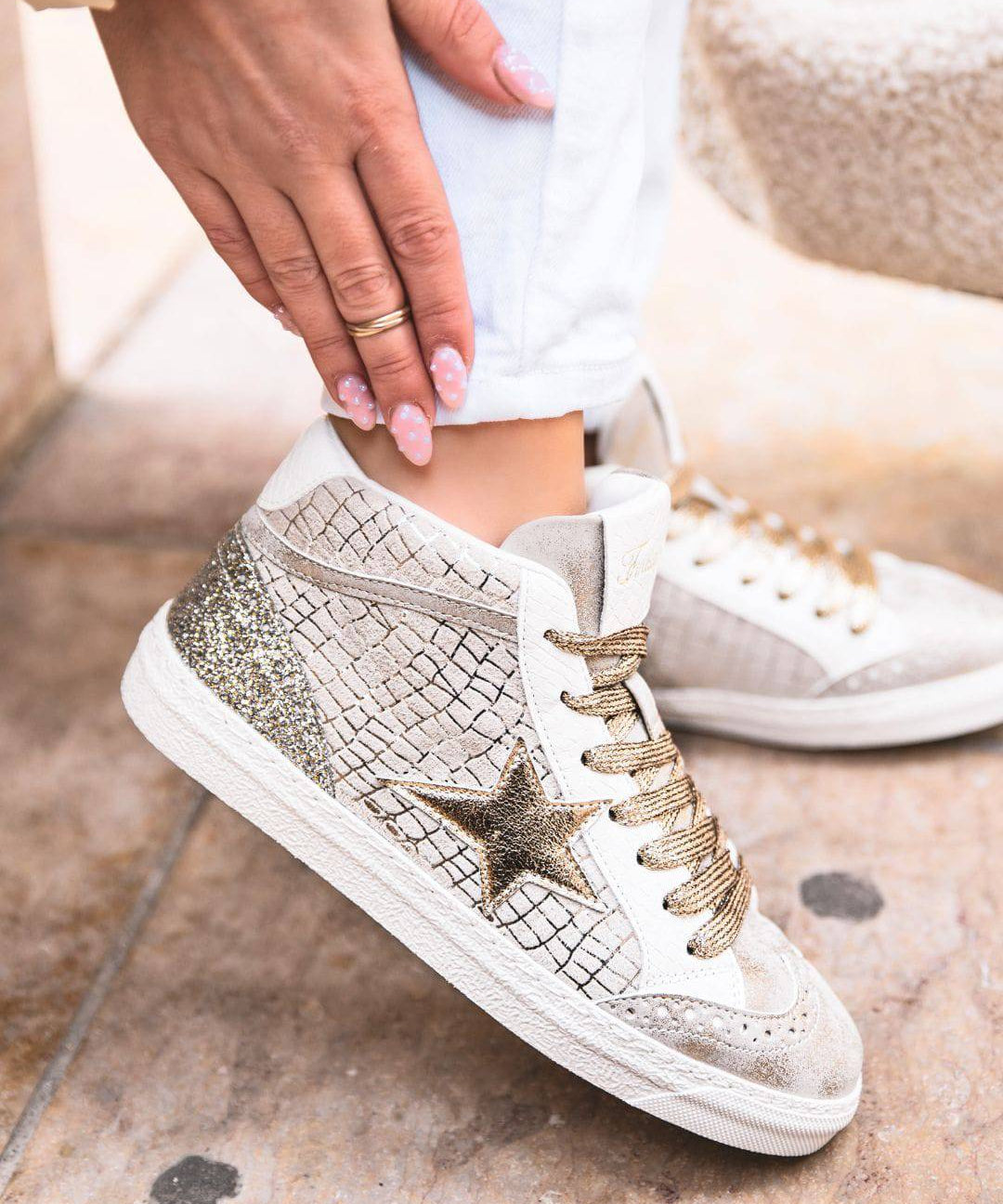 BASKETS MONTANTES FEMME BLANCHES ET DORÉES - Casualmode.fr